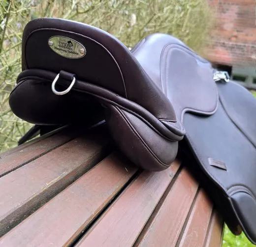 Leder Sattel JUMP DOUP Springsattel Springen + Kopfeisen Kindersattel Jugendsattel Ponysattel Braun 14 /15 Zoll doubliertes Leder