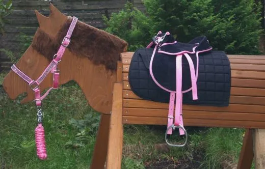 Sattelset Heidi auch f�r Holzpferd Schwarz Rosa + Zubeh�r 8 10 12