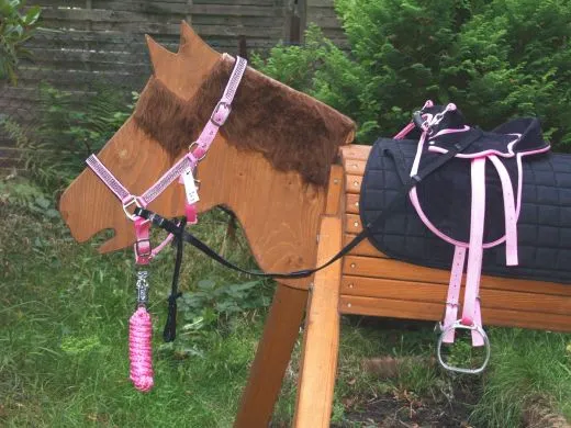 Sattelset Heidi auch f�r Holzpferd Schwarz Rosa + Zubeh�r 8 10 12