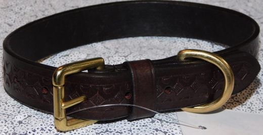 Lederhalsband Gravur / Prägung  Lederfarbe Braun 42-49 cm 2,4 Breit genäht